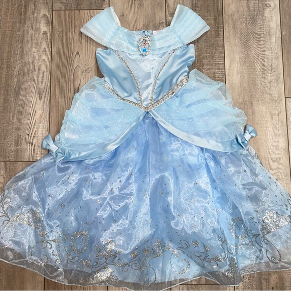 NWOT Chasing Fireflies Disney Cinderella Prestige Costume Halloween 4T/5T - Picture 3 of 12